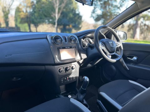 Dacia Sandero Stepway LAUREATE TCE 7