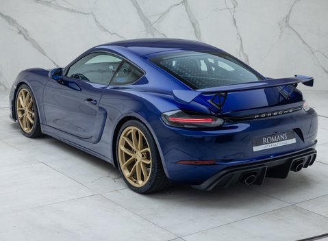 Porsche Cayman GT4 (718) 12