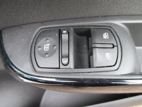 Vauxhall Corsa 1.4i ecoTEC SE Nav Euro 6 5dr 28