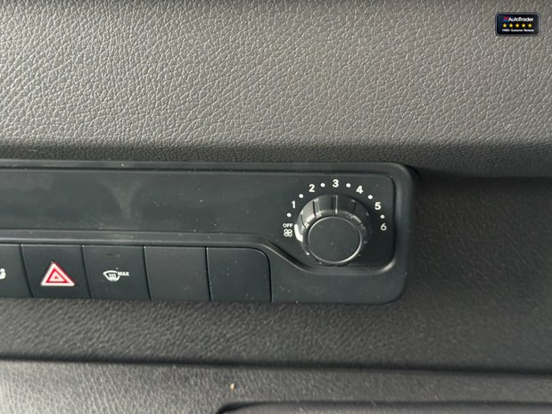 Mercedes-Benz Sprinter MWB L2H1 [SOLD CR] Low Roof 314 Sensors EURO 6 NO VAT SELECT 31