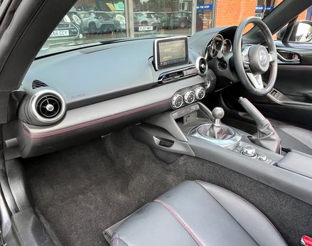 Mazda MX-5 SPORT NAV 17