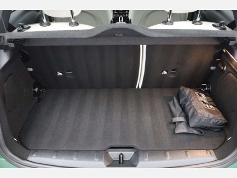 Mini Hatch 1.5 Cooper Exclusive Auto 3dr 22