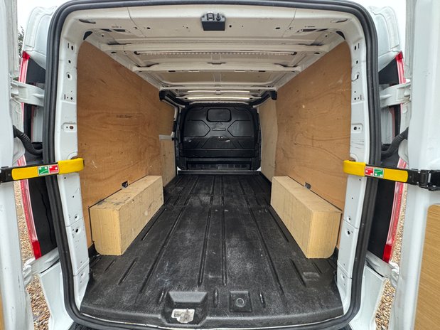 Ford Transit Custom LWB L2H1 [SOLD MT] Low Roof Limited 300 Air Con Alloys Sensors EURO 6 9