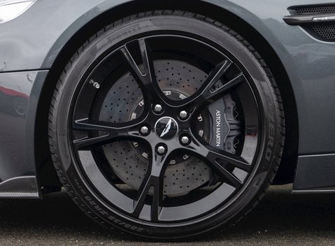 Aston Martin Vanquish S Ultimate 10