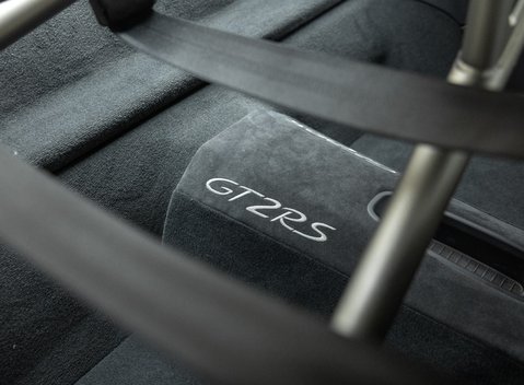 Porsche 911 GT2 RS Weissach (991) 20