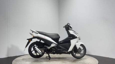 Honda Vision NSC 50 R 2014 17K RUNNING PROJECT SCOOTER 50CC SPARES OR REPAIR 1