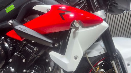 Triumph Street Triple R 2013 13K EXCELLENT CONDITION NEW MOT 675CC TRIPLE 20
