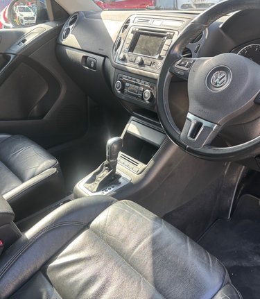 Volkswagen Tiguan  2.0 TDI BLUEMOTION TECH MATCH 4MOTION..LEATHER AND SUNROOF  3
