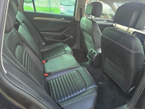 Volkswagen Passat SEL TDI DSG 11