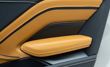 Aston Martin V12 Vantage 23