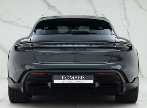 Porsche Taycan Turbo S Cross Turismo 5