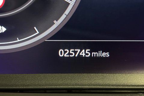 Land Rover Discovery SD6 36 Commercial HSE 38