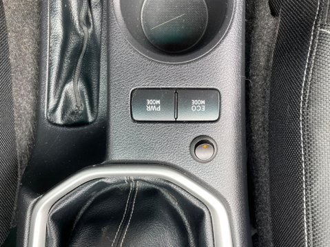 Toyota Hilux 2.4 D-4D Invincible 4WD Euro 6 (s/s) 4dr (TSS) 24