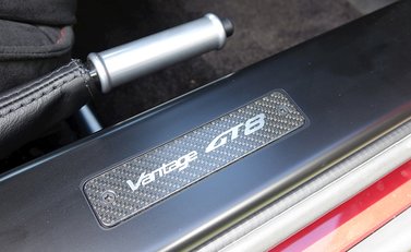 Aston Martin Vantage GT8 12