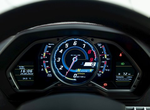 Lamborghini Aventador LP 700-4 Pirelli Edition 16