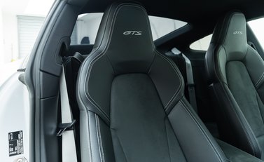 Porsche 911 Carrera GTS (992) 12