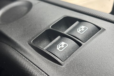 Iveco Daily 65C17 H/D 4100wb Panel Van - Air Con - Direct from the MOD 32