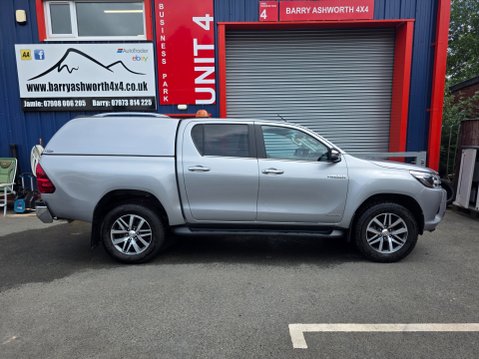 Toyota Hilux INVINCIBLE 4WD D-4D DCB 4