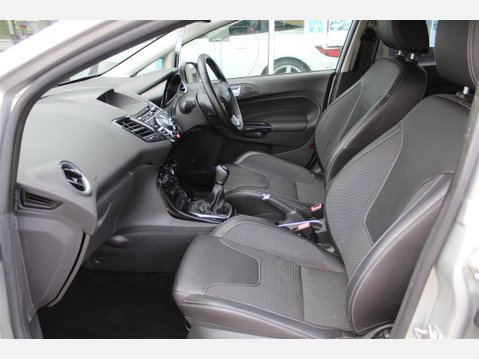 Ford Fiesta TITANIUM X 7