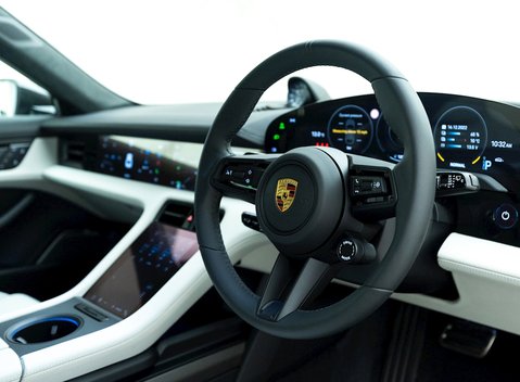 Porsche Taycan Turbo S Cross Turismo 9