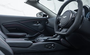 Aston Martin V8 Vantage ROADSTER 16