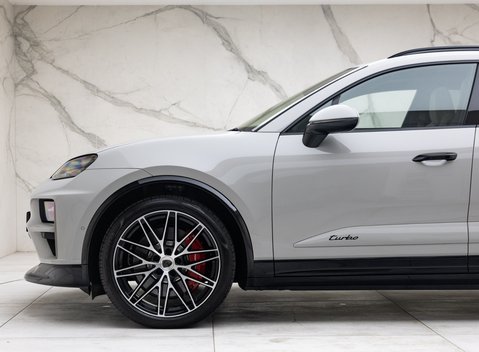 Porsche Macan Turbo Electric 43