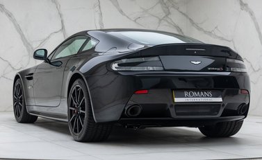Aston Martin V12 Vantage S 10