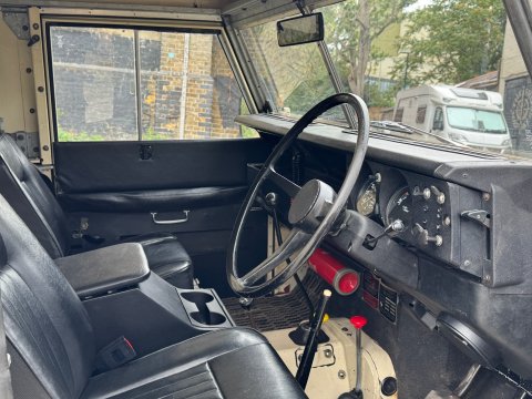 Land Rover 88 Series III SUV 19