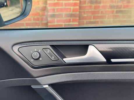 Volkswagen Golf 2.0 Golf R DSG 4WD 5dr 41