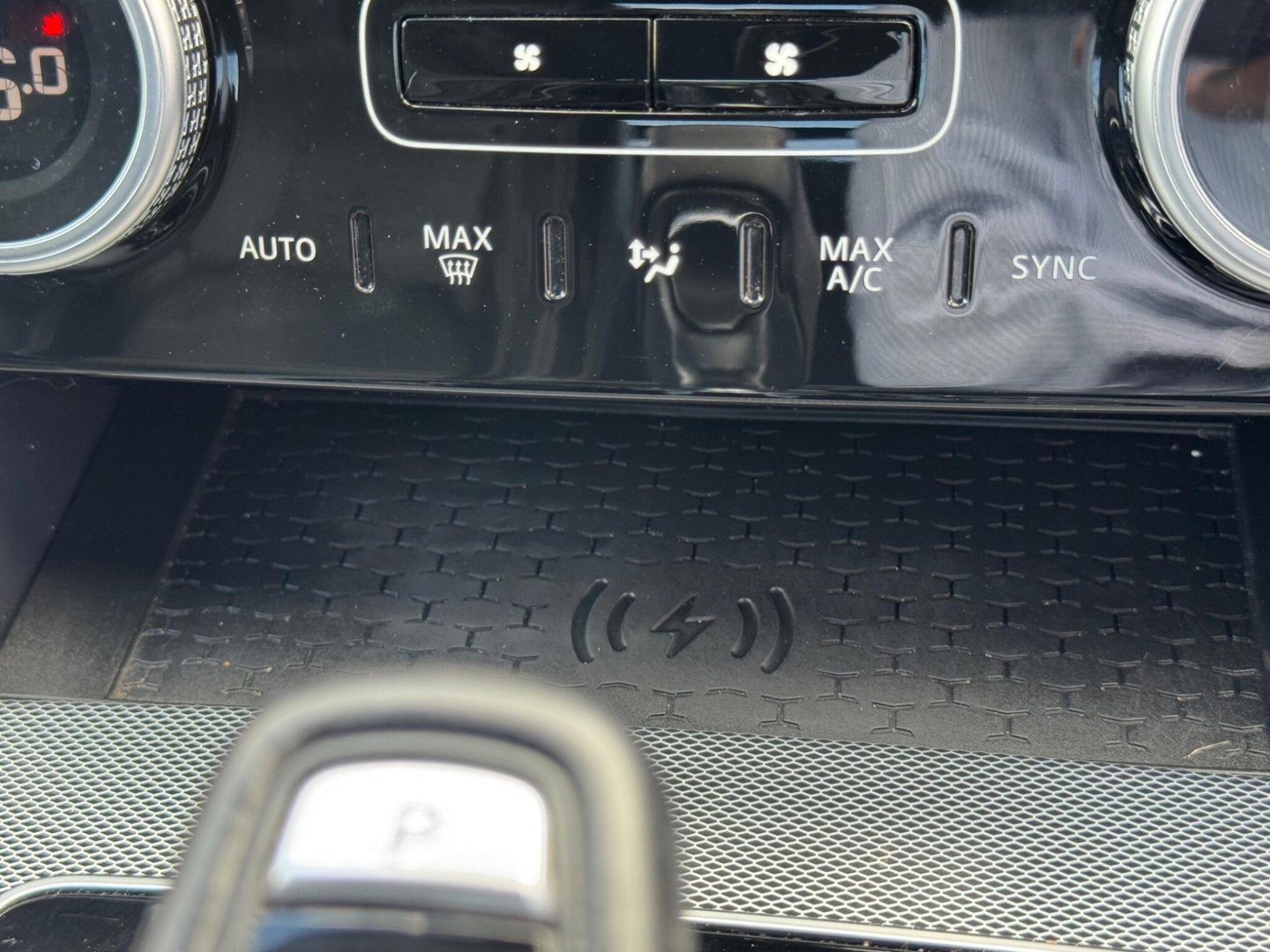 2019 Jaguar XE — image 30
