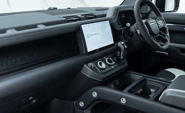 Land Rover Defender 110 V8 Carpathian Edition OVERFINCH 22