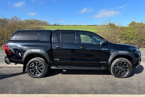 Toyota Hilux Invincible X 4WD 2.8 D-4D Double Cab Pickup - Hardtop Canopy 9