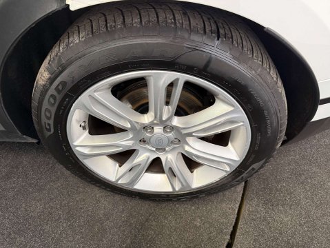 Land Rover Range Rover Velar 3.0 Range Rover Velar HSE D300 Auto 4WD 5dr 57