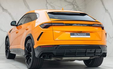 Lamborghini Urus 4
