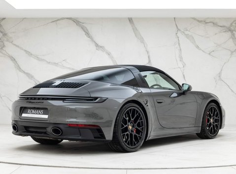 Porsche 911 Targa 4 GTS (992) 21