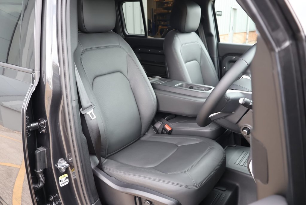 Land Rover Defender 110 2026 HARD TOP  6 SEATER  HSE 350 SEEKER STYLED WITH REAR LAND ROVER SEATS  21