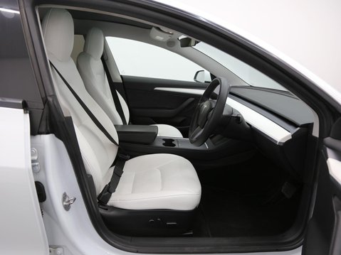 Tesla Model 3 (Dual Motor) Long Range Auto 4WDE 4dr 17