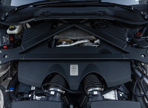 Aston Martin DB12 Volante 42