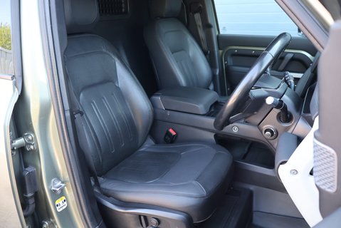 Land Rover Defender 110 D250 HARD TOP SE MHEV styled by Seeker BIG SPEC 20