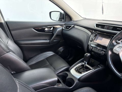 Nissan Qashqai 1.6 Qashqai Tekna dCi CVT 5dr 19