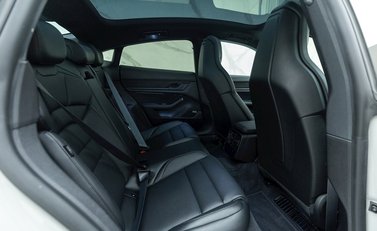 Porsche Taycan 4S 13