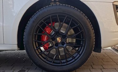 Porsche Macan GTS 17