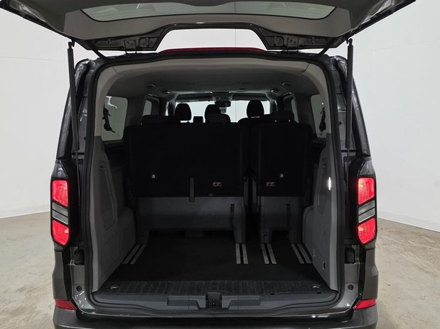 Ford Tourneo Custom Tourneo Custom 320 L2 Diesel FWD 2.0 EcoBlue 136ps H1 Titanium 9 Seater 8