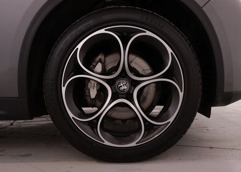 Alfa Romeo Stelvio 2.0 Stelvio Sprint TB AWD Auto 4WD 5dr 14