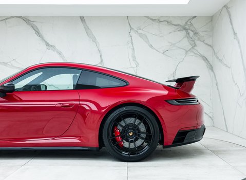 Porsche 911 Carrera 4 GTS (992) 36