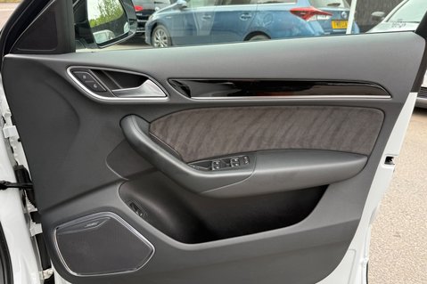 Audi Q3 TDI QUATTRO BLACK EDITION - PAN ROOF - 20 INCH ALLOYS 34