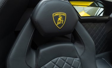 Lamborghini Aventador LP 700-4 ROADSTER 18