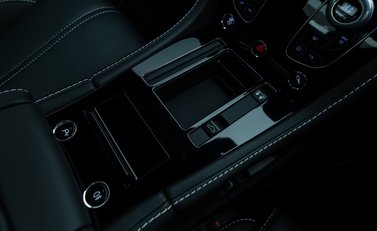 Aston Martin V12 Vantage S Coupe 21