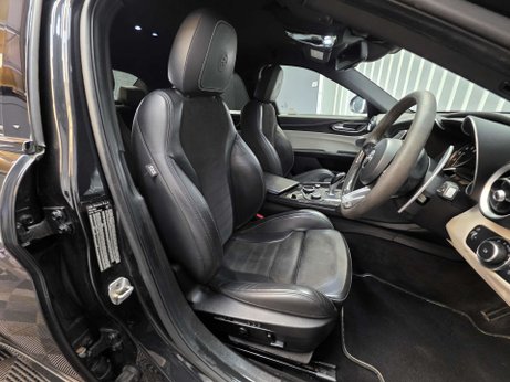 Alfa Romeo Giulia 2.9 V6 Bi-Turbo Quadrifoglio Saloon 4dr Petrol Auto Euro 6 (s/s) (510 ps) 3