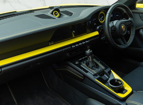 Porsche 911 GT3 TOURING (992) 17